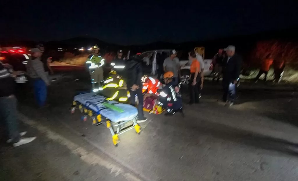 Colisão frontal entre duas Hilux deixa cinco feridos na MGC-179, entre Alfenas e Machado
