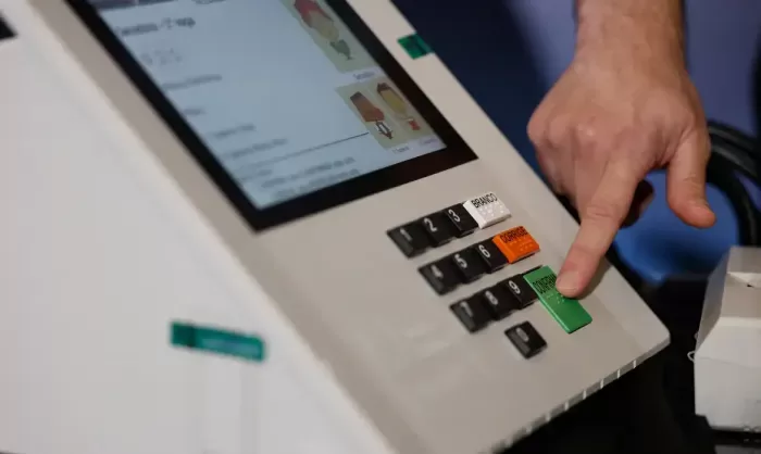 Eleições 2026: eleitores de Alfenas votarão em seis cargos e devem levar cola de papel