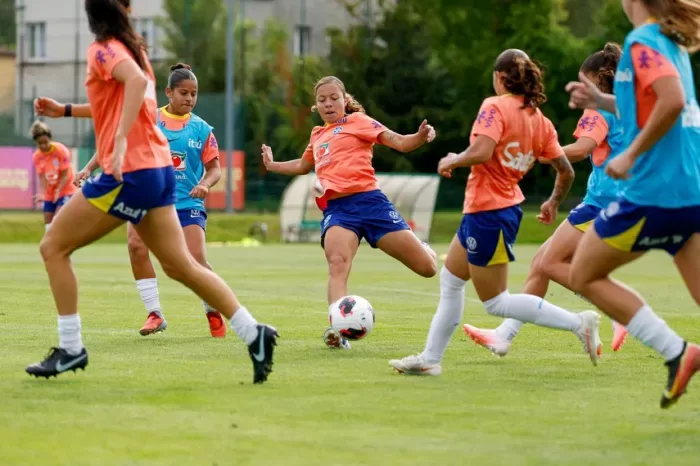 Lei torna futebol feminino prioridade nacional e exige equipes de base em entidades formadoras