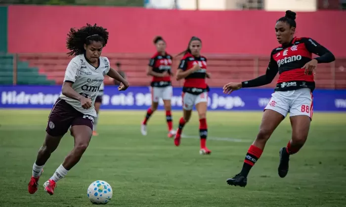 Lei torna futebol feminino prioridade nacional e exige equipes de base em entidades formadoras