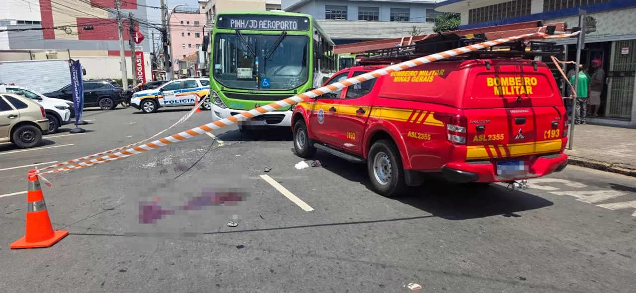 Idoso fica gravemente ferido após ser atropelado por ônibus no Centro de Alfenas