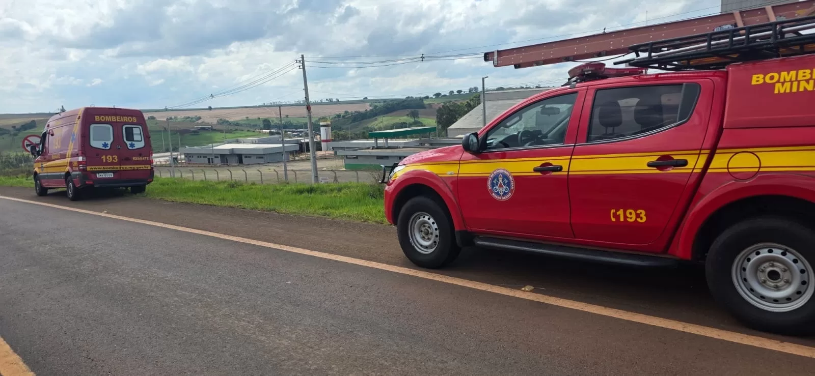 Motorista de 67 anos fica ferido após carro cair em ribanceira na MGC-491, em Alfenas