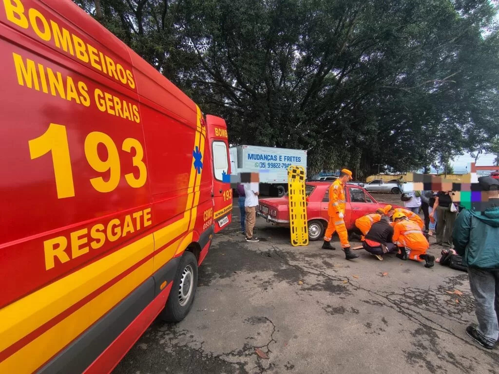 Idosa de 82 anos é atropelada ao atravessar via na região da Praça da Saudade, em Alfenas
