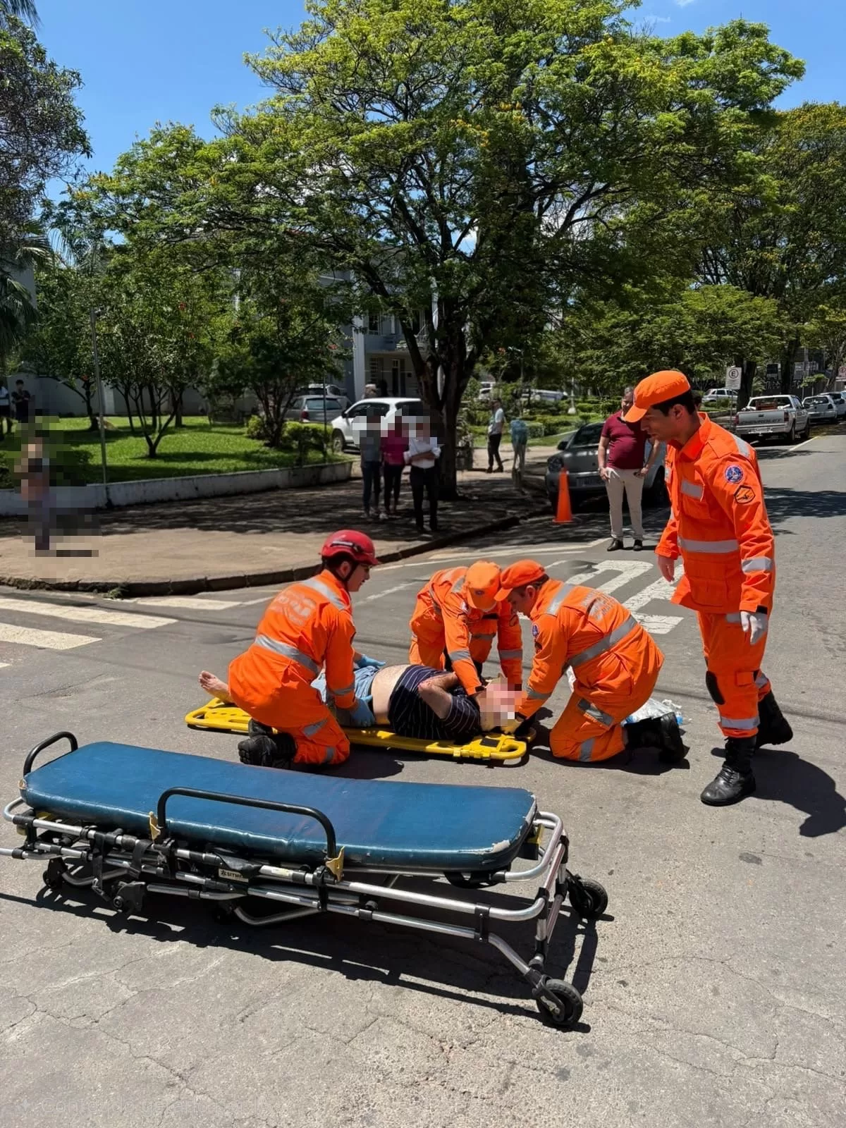 Homem de 54 anos é atropelado e sofre ferimentos na cabeça no Centro de Alfenas