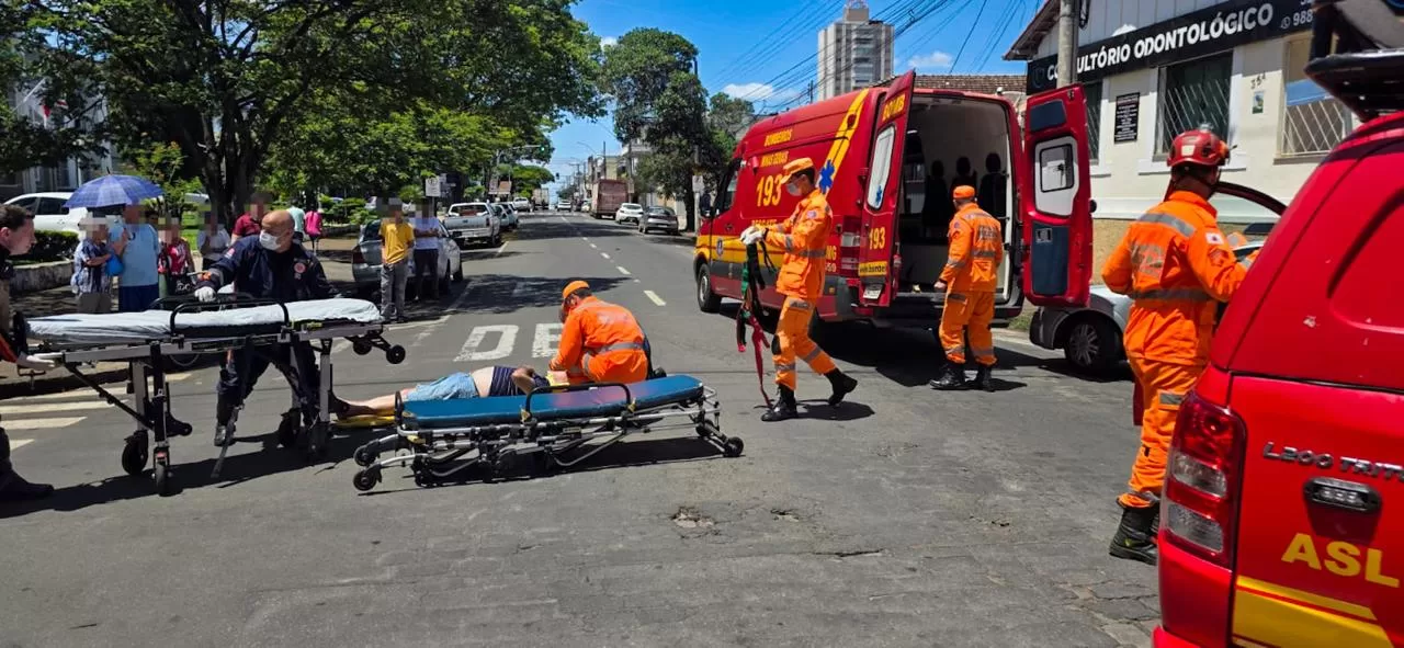 Homem de 54 anos é atropelado no Centro de Alfenas e sofre traumatismo cranioencefálico