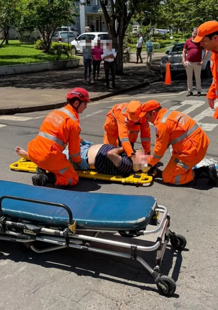 Homem de 54 anos é atropelado no Centro de Alfenas e sofre traumatismo cranioencefálico
