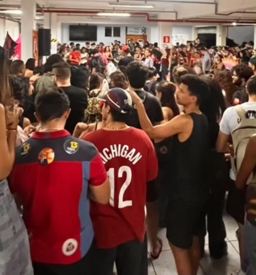 Assembleia na Unifal-MG gera debate sobre manifestações políticas e possível paralisação