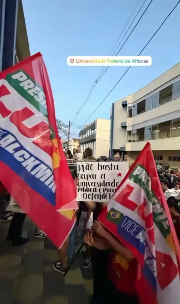 Assembleia na Unifal-MG gera debate sobre manifestações políticas e possível paralisação