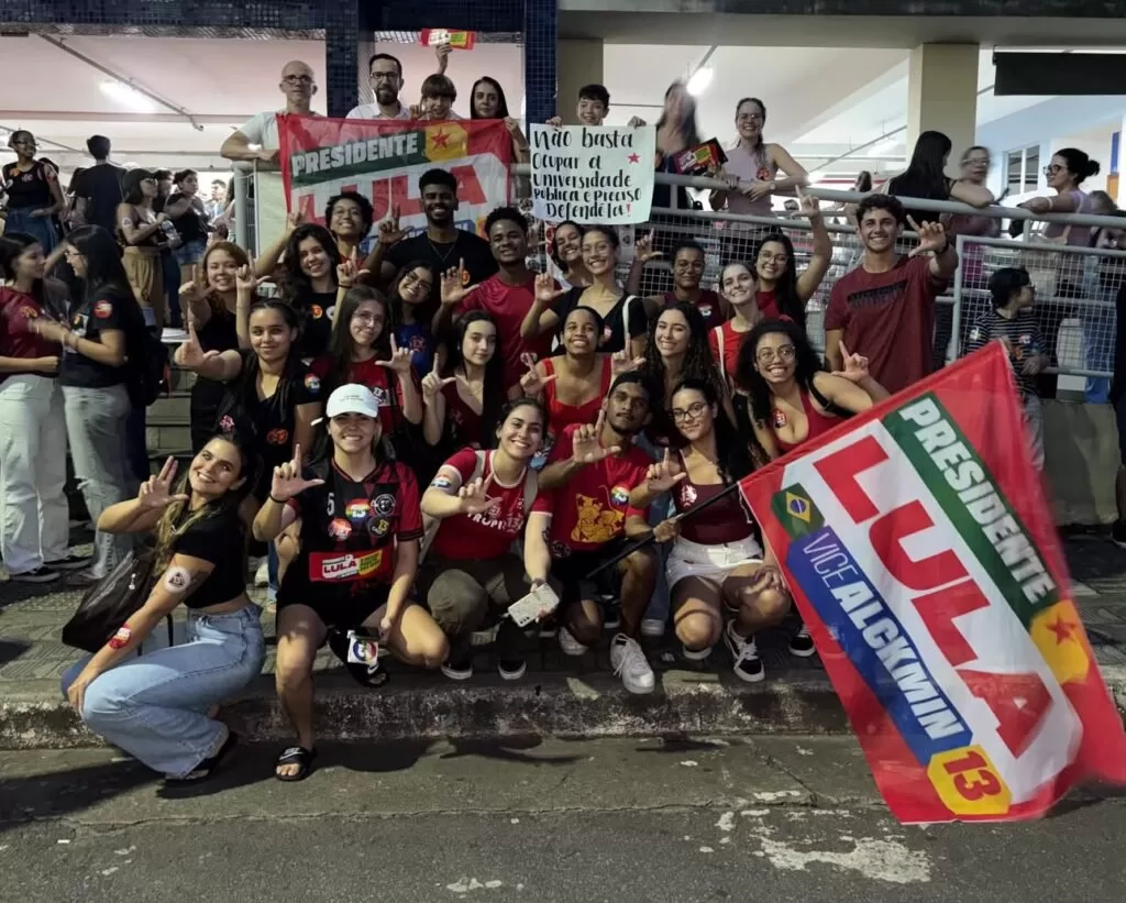 Assembleia na Unifal-MG gera debate sobre manifestações políticas e possível paralisação