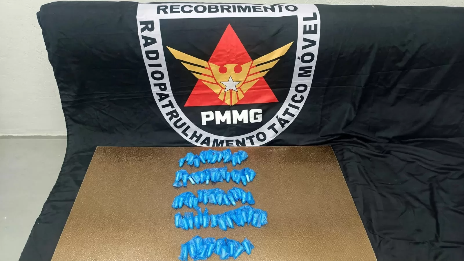 PM prende homem e apreende adolescente com drogas no Jardim Boa Esperança, em Alfenas