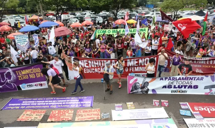 Mulheres protestam em Brasília contra feminicídios e violência de gênero