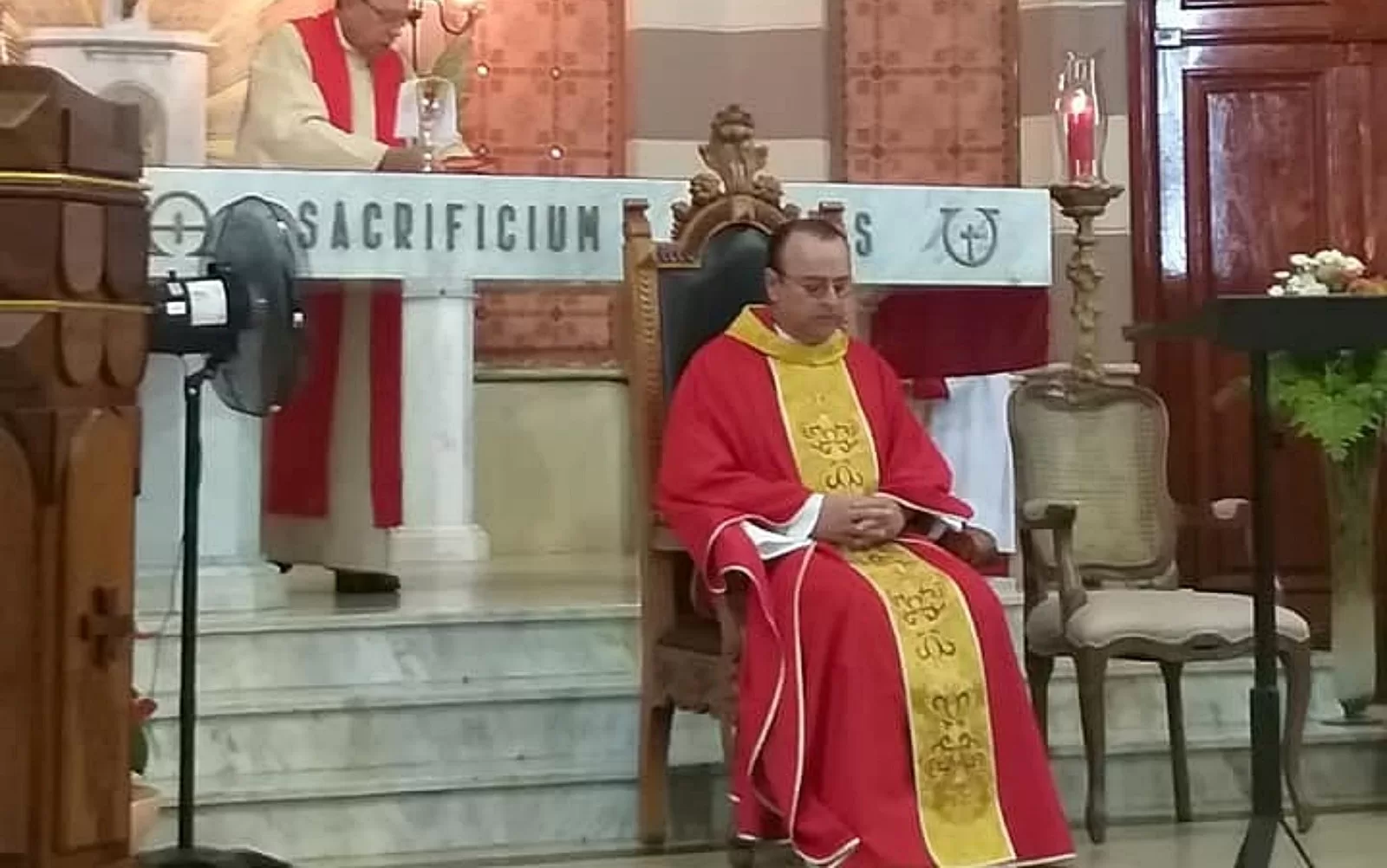 Padre mineiro morre em acidente na SP-338 e será velado em Poços de Caldas