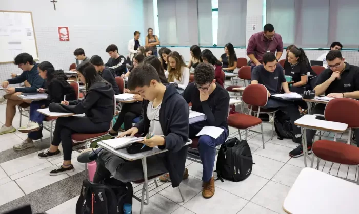 Fies convoca candidatos da lista de espera até quinta-feira (24)