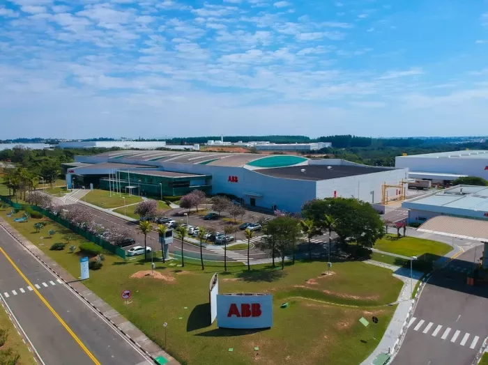 ABB reduz 79% das emissões operacionais e projeta neutralidade de carbono até 2050