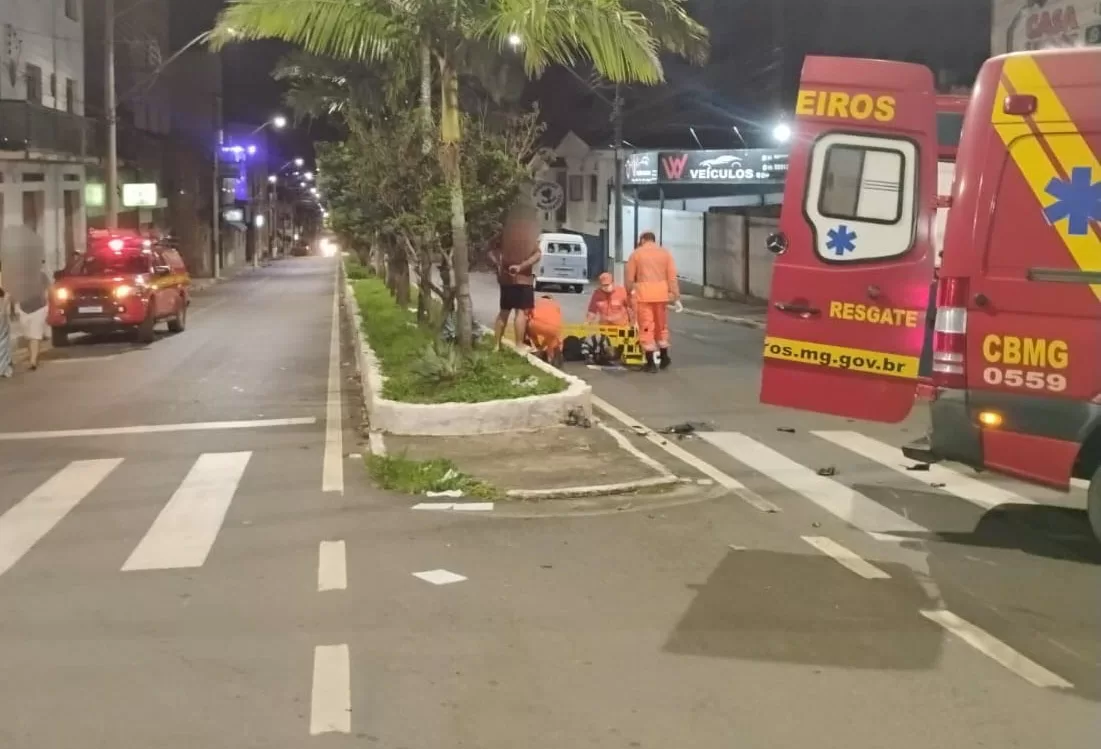 Acidente na Avenida Governador Valadares deixa duas vítimas e veículo fugindo do local