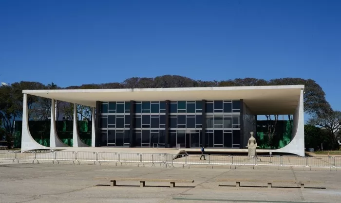 Fachin dá cinco dias para PGR se manifestar sobre casos do INSS e Master
