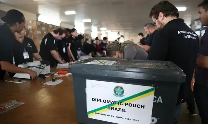 Quase 919 mil brasileiros no exterior poderão votar para presidente em 2026