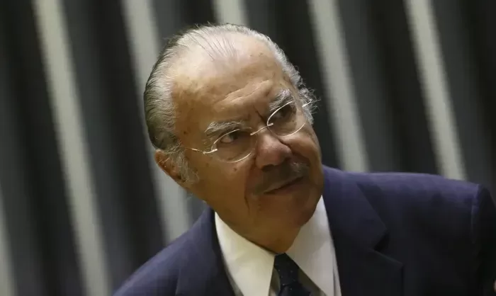 José Sarney segue internado em São Paulo para tratar pneumonia bacteriana