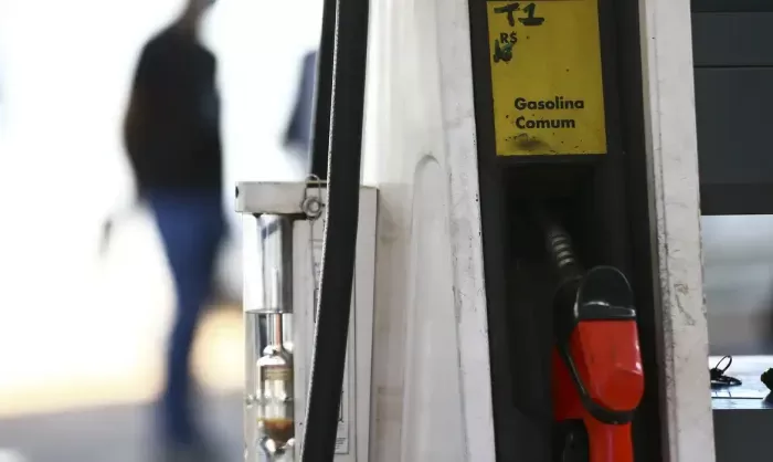 Governo reforça fiscalização e mantém subsídio de R$ 2,12 para o diesel