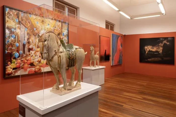 Exposição em São Paulo reúne mais de 100 obras brasileiras e chinesas sobre o cavalo