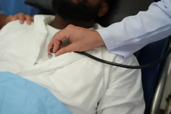 Hábitos cotidianos e sinais ignorados podem aumentar o risco de infarto