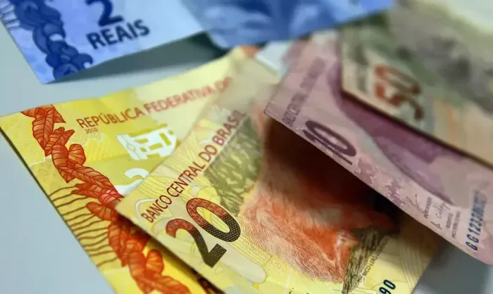 Juros para famílias sobem em agosto, enquanto inadimplência chega a 6%